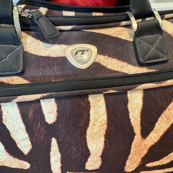 Brown and Cream Rolling Travel Bag - Picture 2 of 16